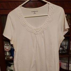 White tshirt with  Crocheted neckline